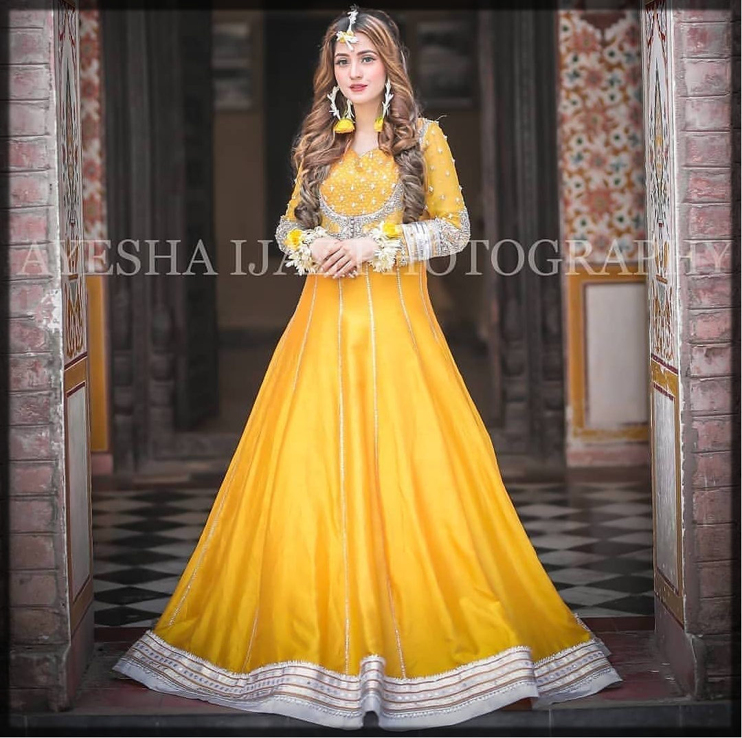 mehndi lehnga dress