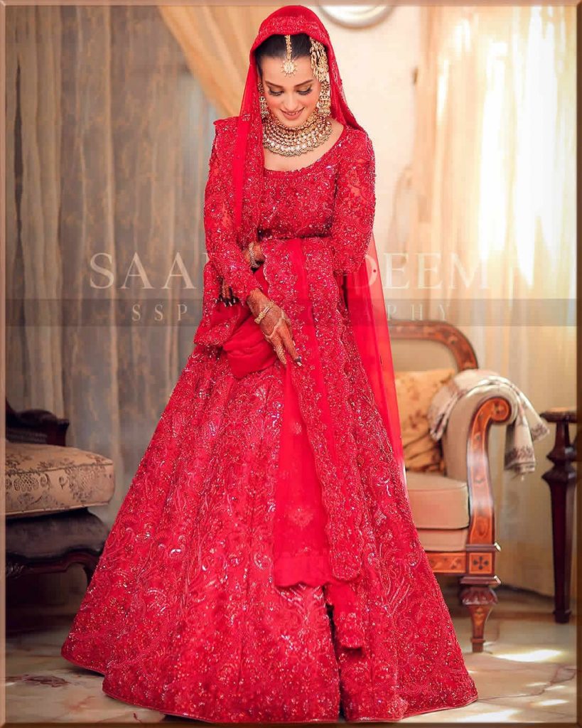 iqra aziz wearing nomi ansari dress