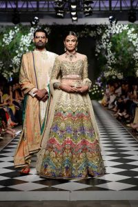 nomi ansari bride groom mehndi dresses