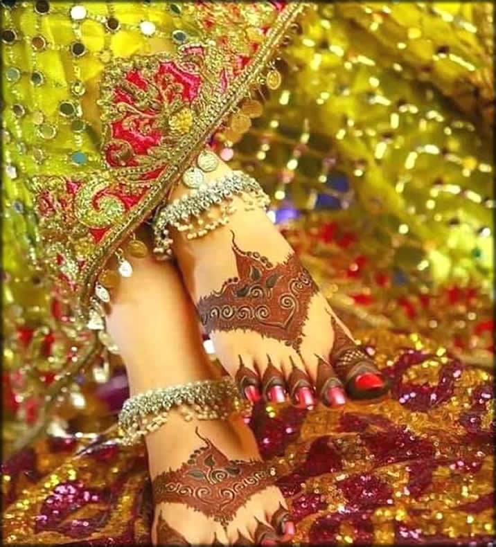 Top 111+ Evergreen And Simple Mehndi Designs For Legs & Foot