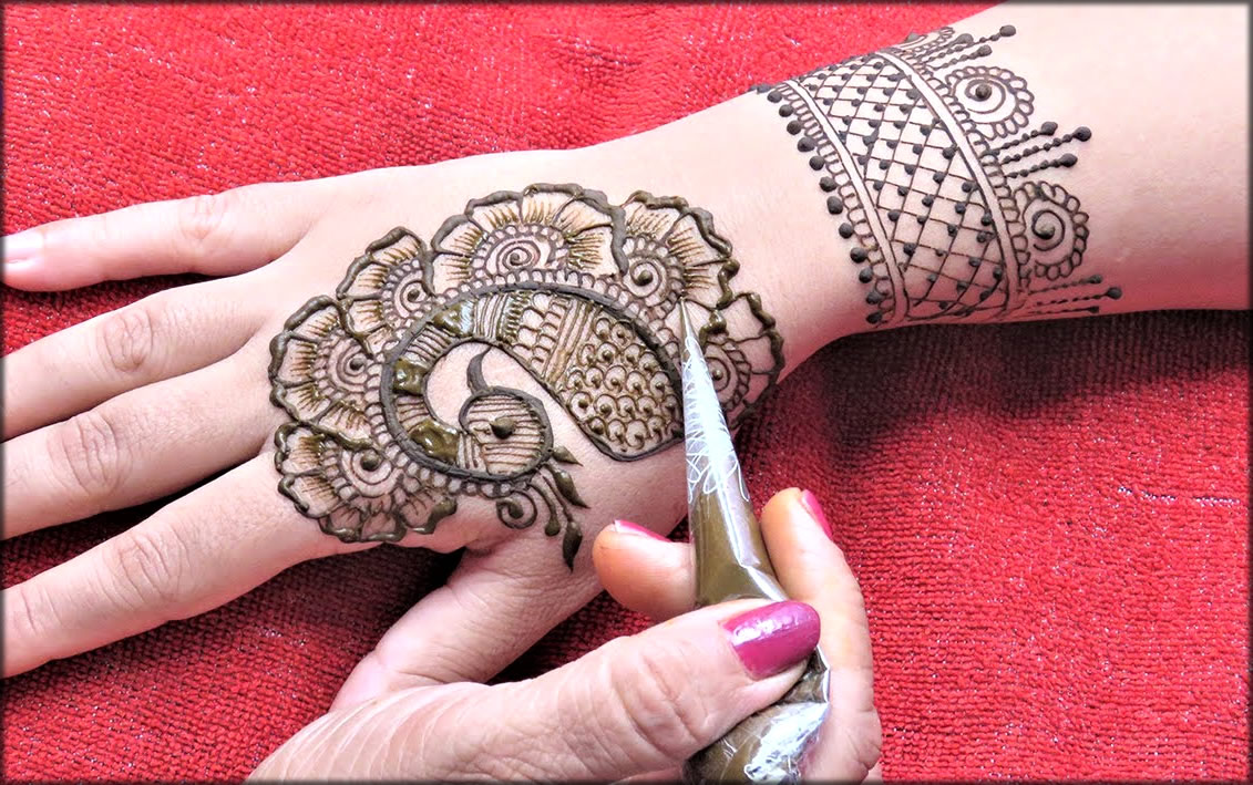 Best Mehndi Art For Back Hand