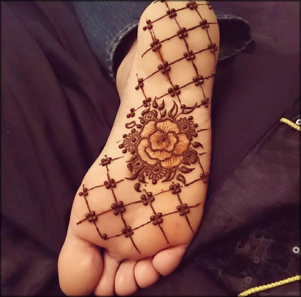 Simple Mehndi Design For Feet Step by Step | Easy Leg Mehndi Design 2021 -  YouTube