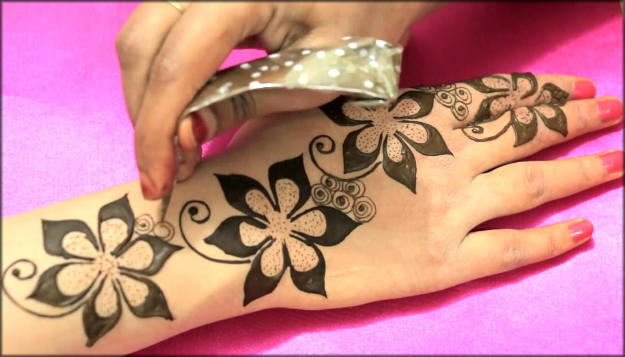 Stunning Floral Henna Art