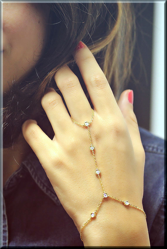 charming and stunning simple bracelet with rings