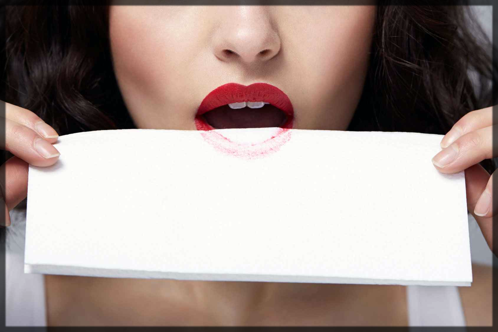 Blotting Tips For Long Lasting Lipstick