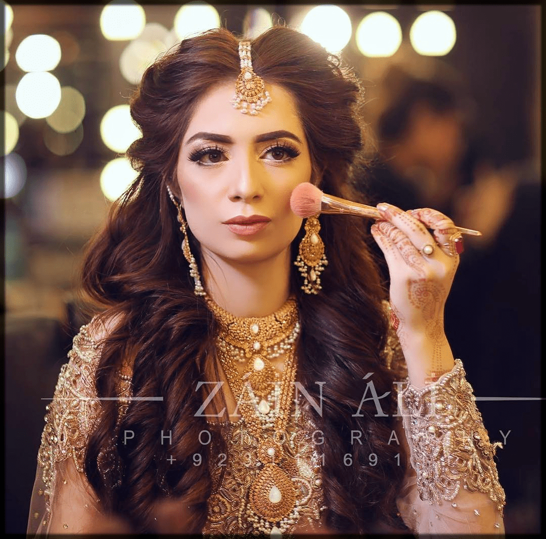 Latest Pakistani Bridal Hairstyles 2022 for Mehndi, Barat and Walima Latest Pakistani Bridal Hairstyles 2022 for Mehndi, Barat and Walima