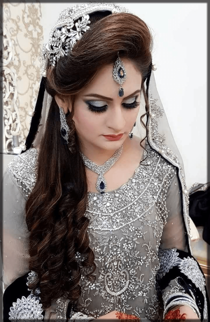 Latest Pakistani Bridal Hairstyles 2020 for Mehndi, Barat ...