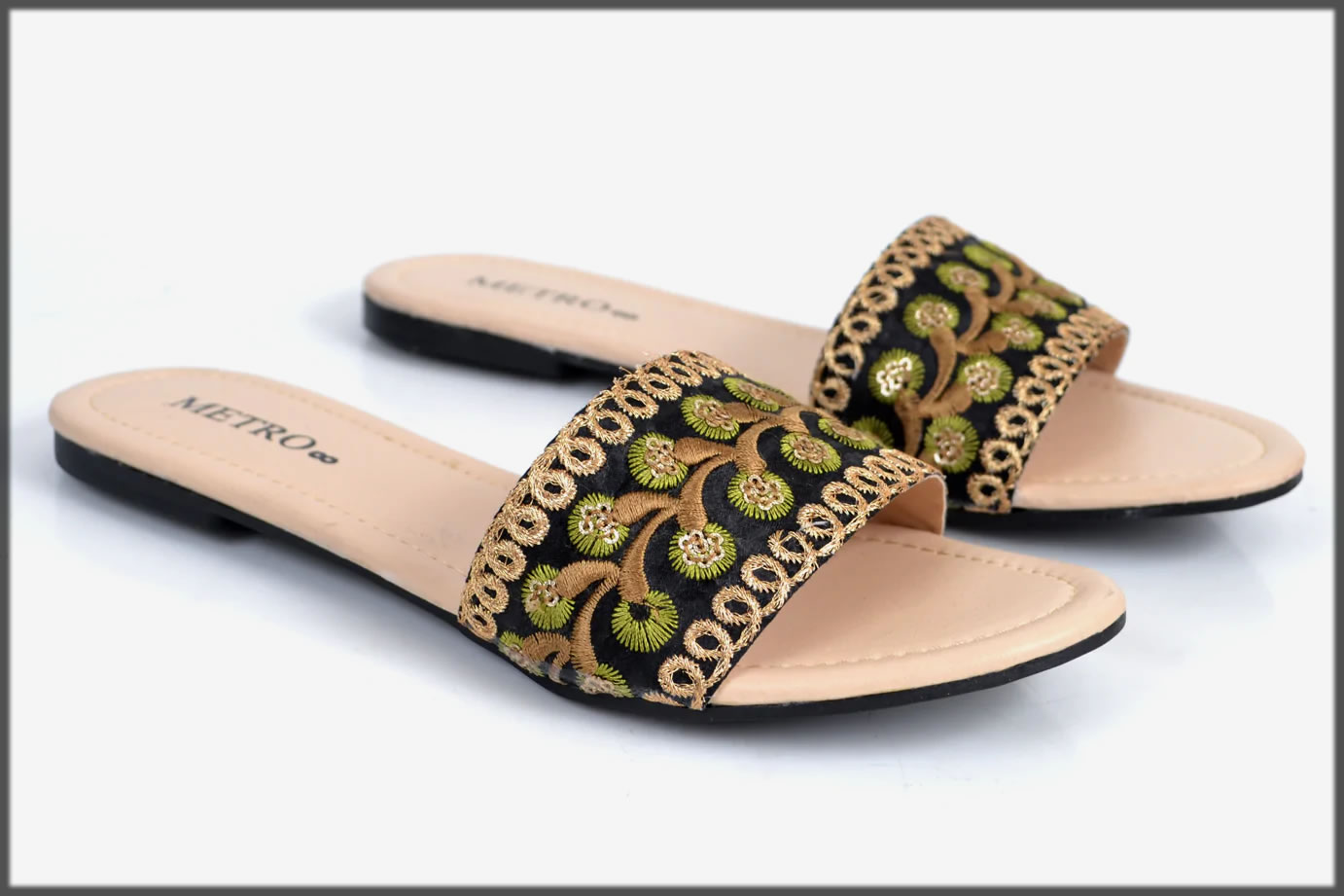 casual home wear chappal by Metro