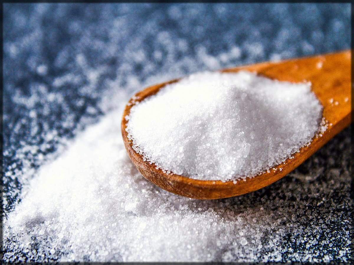 Reduction of salt intake reduces eye puffiness
