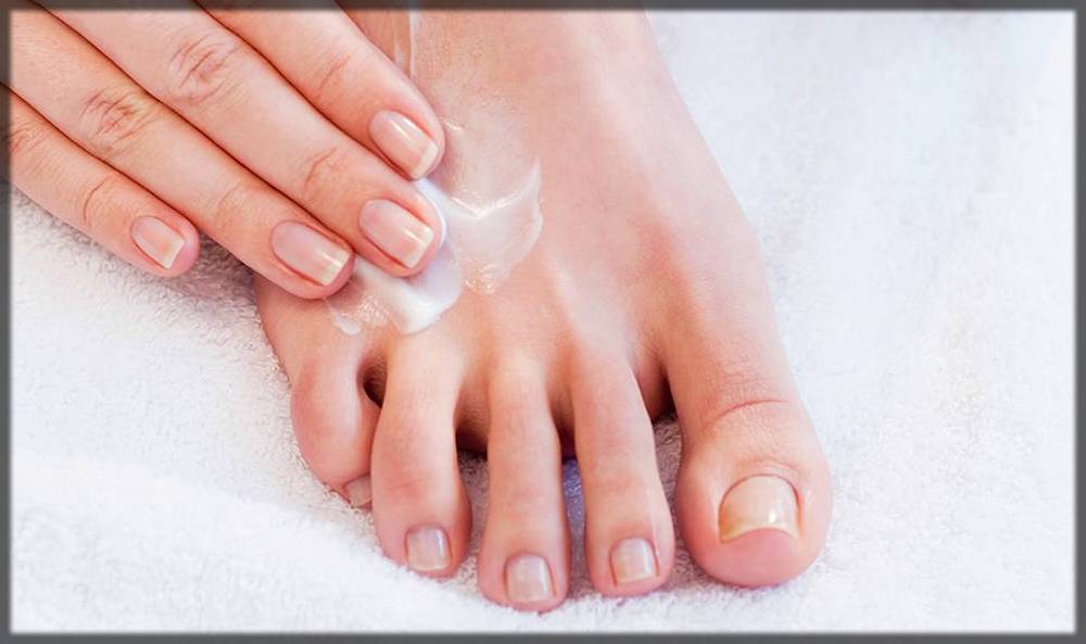 moisturize the skin for whitening manicure and pedicure