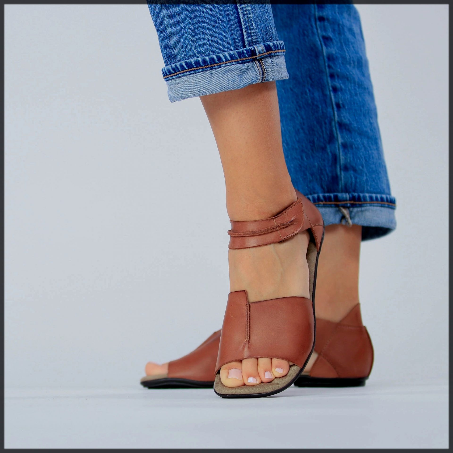 most comfortable women's flat sandals
