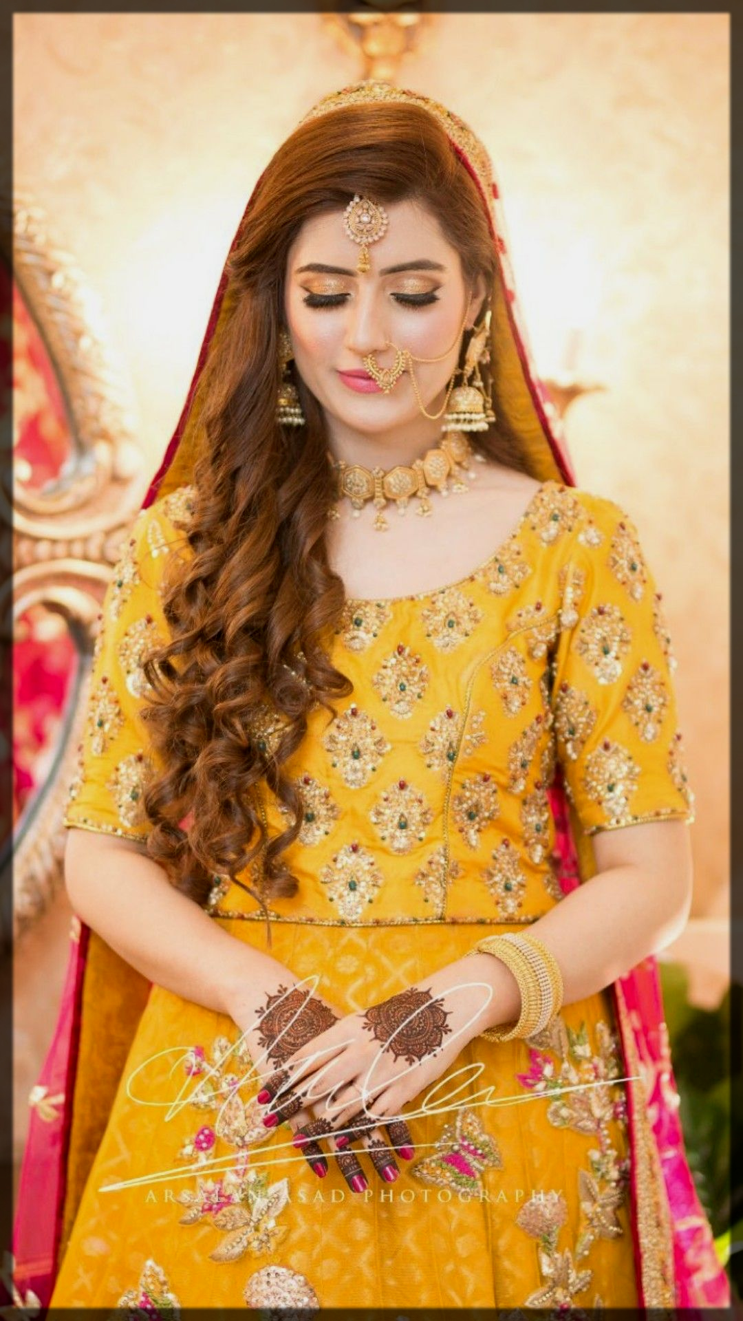 mehndi makeup for yellow dress