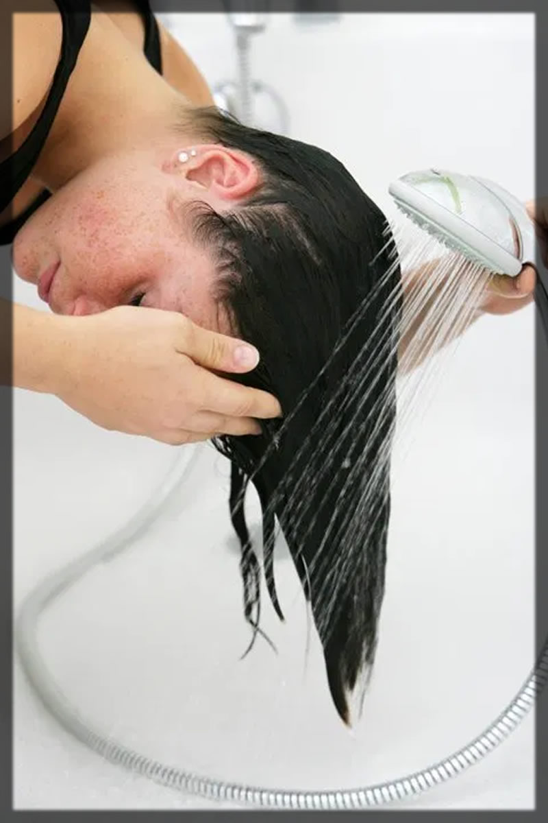rinse hair with cold water