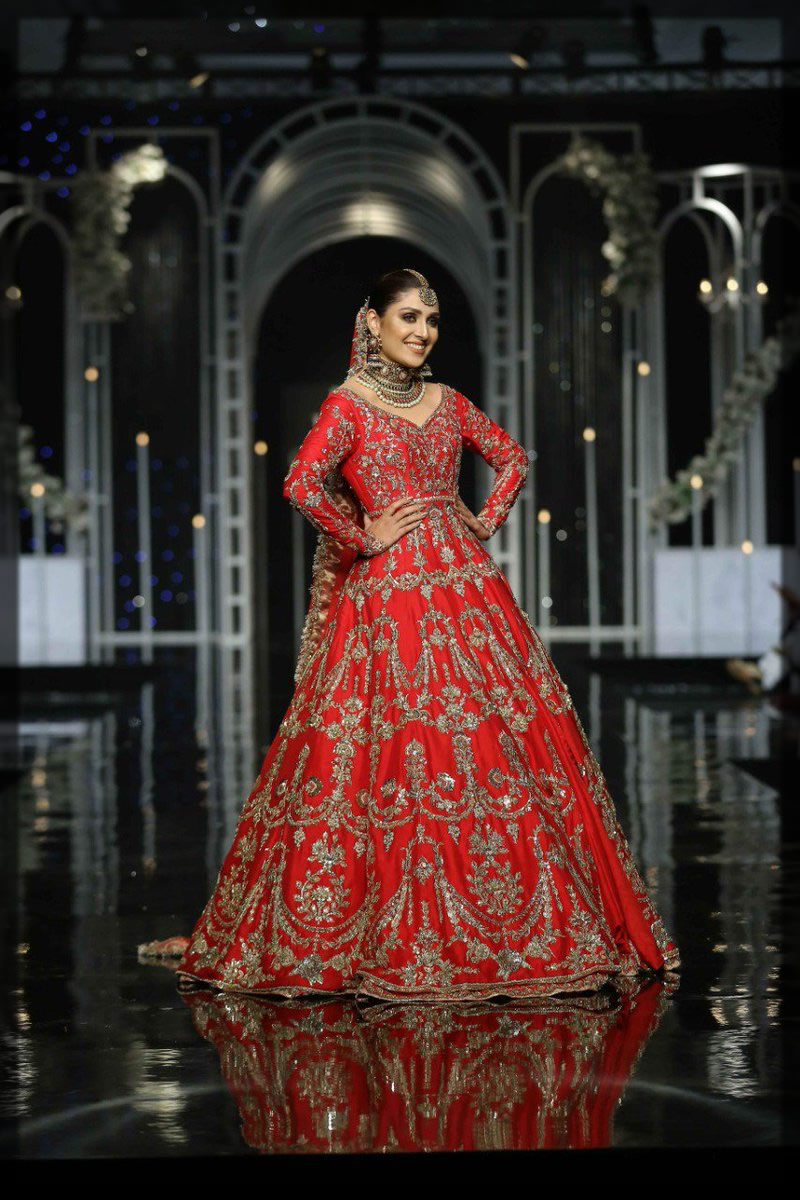 gorgeous ayeza khan in bridal dress