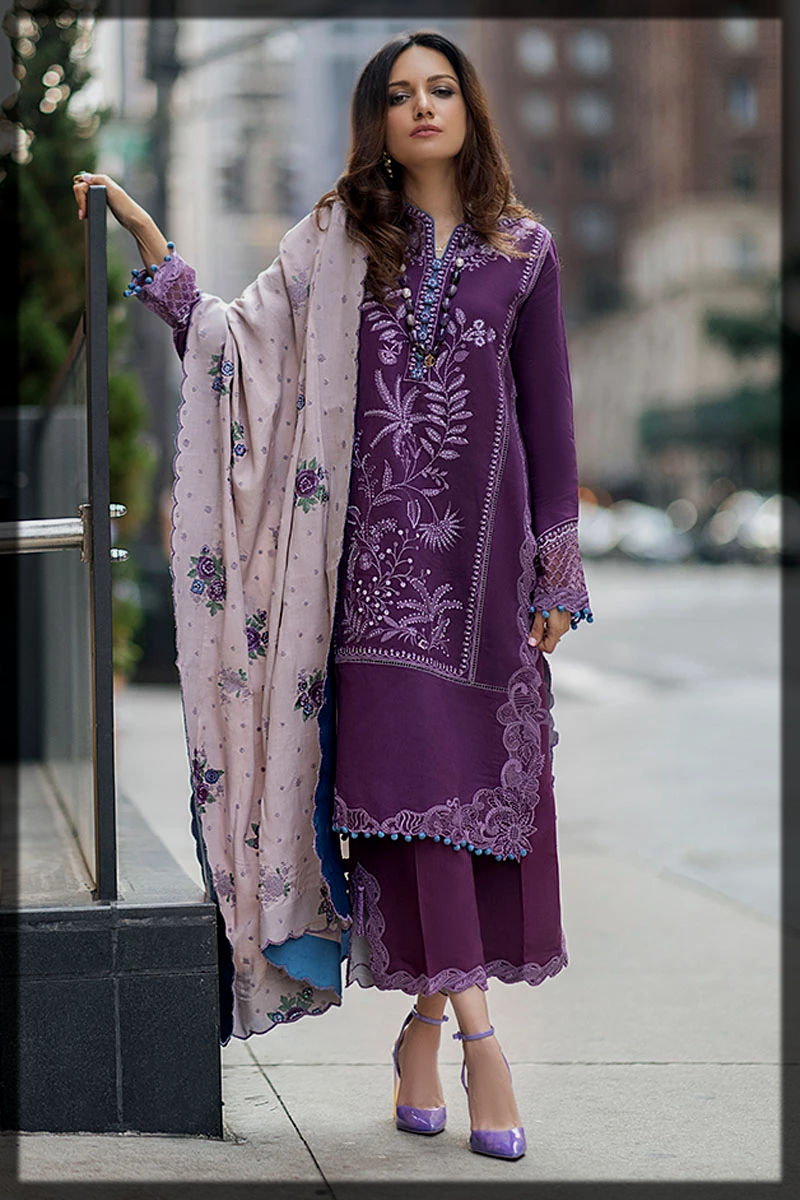 classical Embroidered linen suit for women