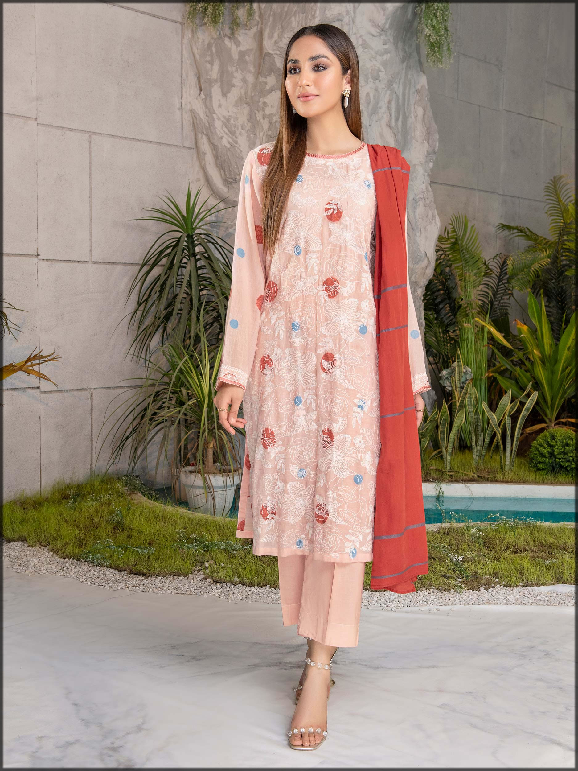 3pc embroidered lawnn suit