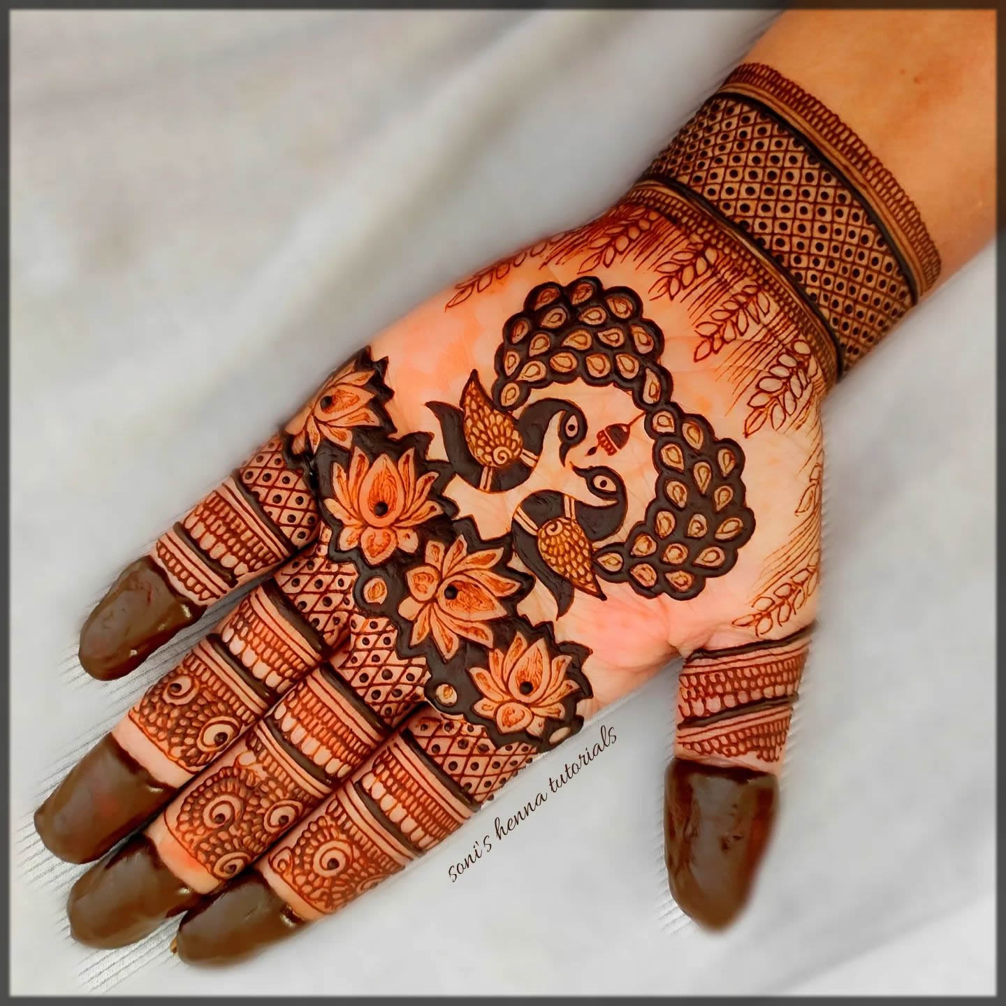 stylish mehendi designs