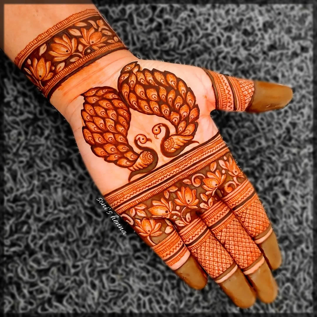 stylish peacock mehendi